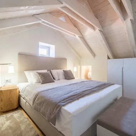 Alma Lofts 아파트 자다르