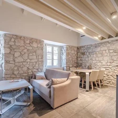 Alma Lofts Apartman Zára