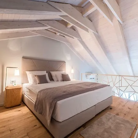 Alma Lofts 아파트 자다르