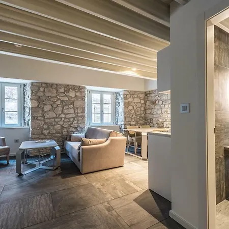 아파트 Alma Lofts *