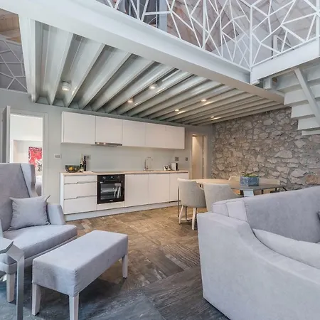 Alma Lofts 아파트 자다르