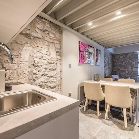 Alma Lofts 아파트