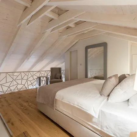 아파트 Alma Lofts *